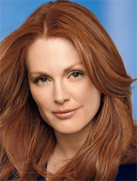 Julianne Moore to play mom in 'Carrie'